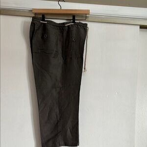 Casual Capri Pants in Olive